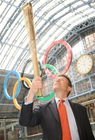 Presentan antorcha olímpica de los JO de Londres 2012