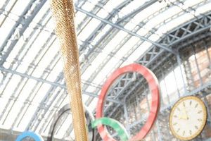 Presentan antorcha olímpica de los JO de Londres 2012