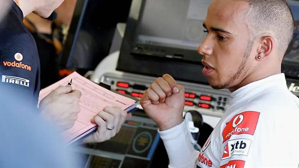Hamilton se disculpa por decir que lo sancionaron por ser negro