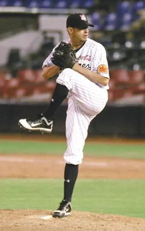Broncos venció a Sultanes 10 a 9