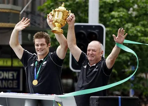 Renuncia el entrenador de los All Blacks