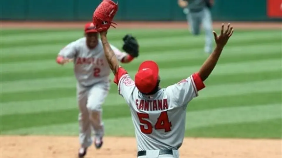 Santana lanzó el primer juego sin hit de los Angelinos en 27 años