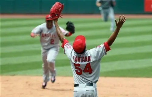 Santana lanzó el primer juego sin hit de los Angelinos en 27 años