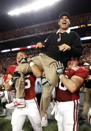 San Francisco contrata a Jim Harbaugh como coach