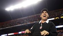 San Francisco contrata a Jim Harbaugh como coach