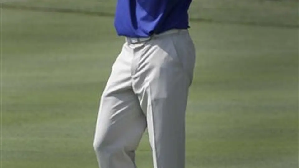 Woods se aleja en Bridgestone tras otro mal día