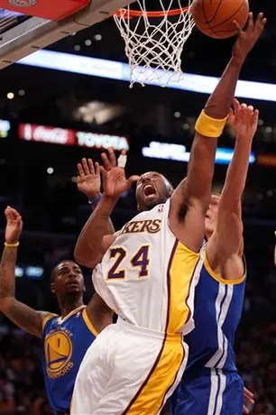 Gasol y Kobe guían paliza de Lakers 107-83 a Golden State
