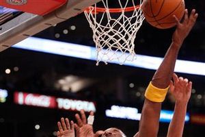 Gasol y Kobe guían paliza de Lakers 107-83 a Golden State