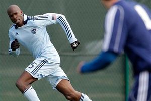 Nombran a Ochocinco miembro honorario del Sporting