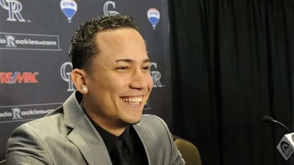 González firma contrato multimillonario con Rockies
