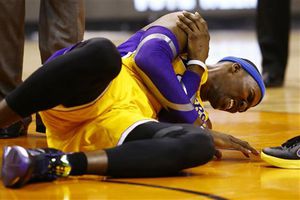 Lakers pierde a Dwight Howard por lesión