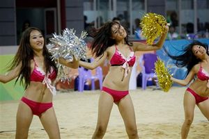 Deportista atribuye derrota a desconcentración por belleza de animadoras