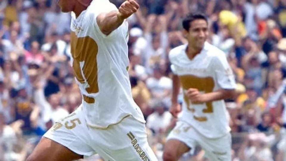 Pumas vence 2-0 a Chivas y avanza a la Final