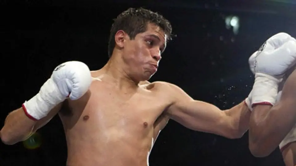 Edgar Sosa retiene su título del CMB