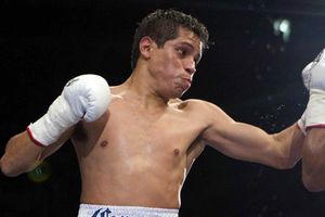 Edgar Sosa retiene su título del CMB