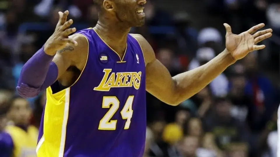 Milwaukee remonta y derrota a los Lakers