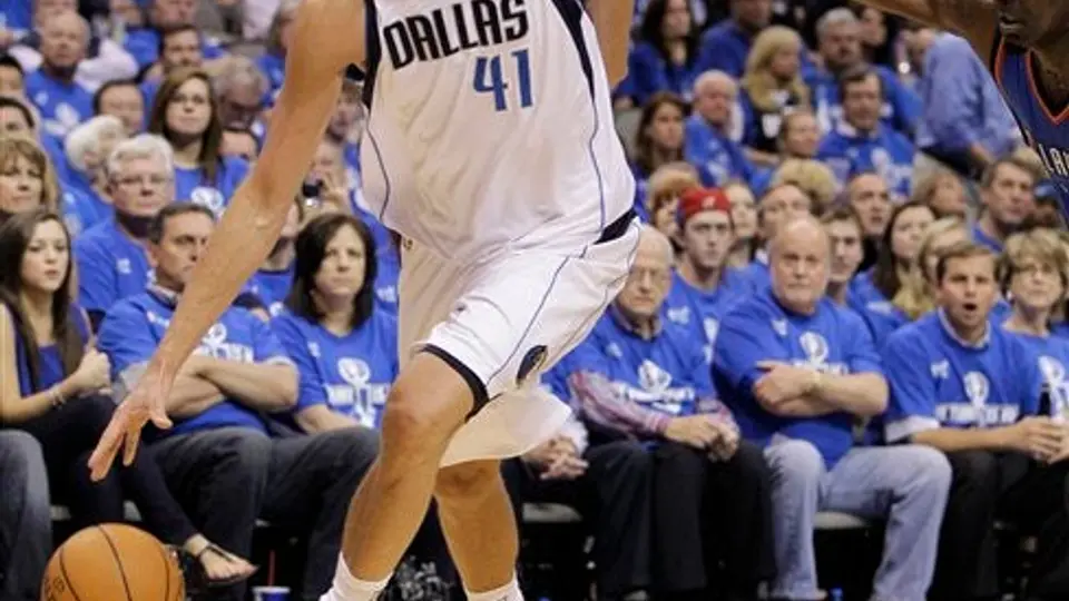 Nowitzki impone récord de tiros libres en triunfo de Mavericks