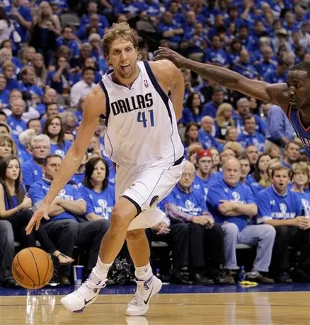 Nowitzki impone récord de tiros libres en triunfo de Mavericks