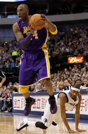 Los Lakers se imponen a los Mavs 96-91