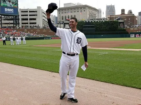 Armando Galarraga renueva contrato con Detroit