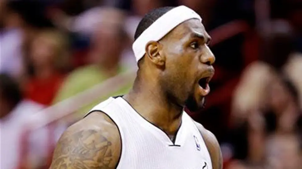 Con récord de LeBron James, Heat vence a Lakers