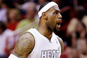 Con récord de LeBron James, Heat vence a Lakers