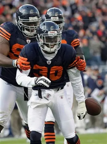 Cutler lanza tres pases de TD; Osos doblega 27-13 a Vikingos