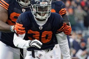 Cutler lanza tres pases de TD; Osos doblega 27-13 a Vikingos