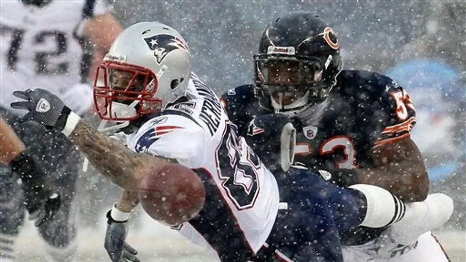 'Pats' alcanzan playoffs; Nueva Inglaterra aplasta 36-7 a Chicago
