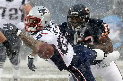 'Pats' alcanzan playoffs; Nueva Inglaterra aplasta 36-7 a Chicago