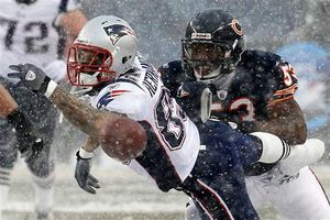 'Pats' alcanzan playoffs; Nueva Inglaterra aplasta 36-7 a Chicago