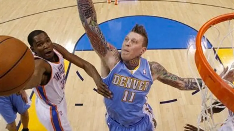 El Thunder pega primero y derrota a Nuggets