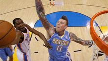 El Thunder pega primero y derrota a Nuggets