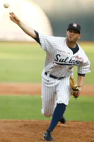 Sultanes fracasan en maratónico juego