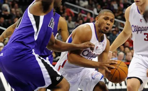 Griffin guía triunfo de Clippers 100-82 sobre Sacramento