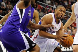 Griffin guía triunfo de Clippers 100-82 sobre Sacramento