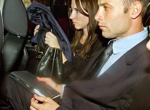 Hermano de Pistorius enfrenta cargo por homicidio