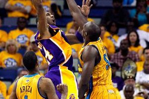 Lakers vence a Hornets y aventaja 2-1 en la serie
