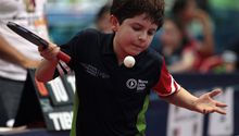 Pequeño regio se lleva medalla de oro en Tenis de Mesa