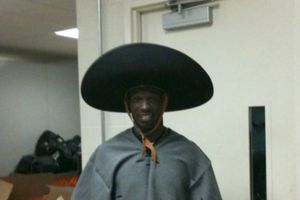 Ochocinco celebra el 5 de mayo en Twitter