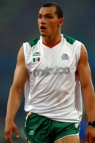 Giovani Lanaro le da un bronce a México en salto con garrocha