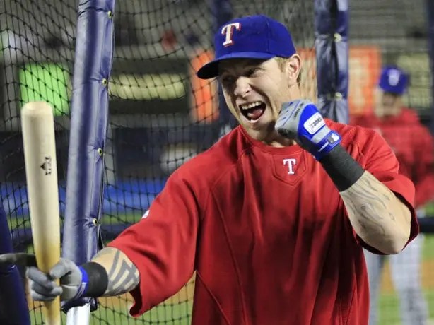 Josh Hamilton es dado de alta tras padecer neumonía