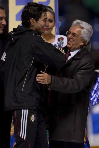 Justino Compeán felicita al capitán | MEXSPORT