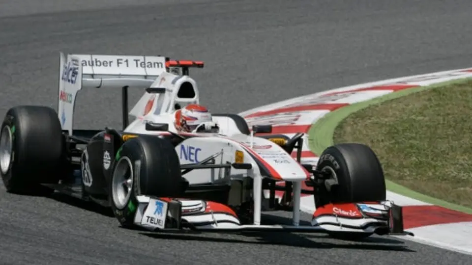 Checo, 12 y 16 en entrenamientos; Alonso, el mejor tiempo
