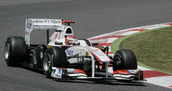 Checo, 12 y 16 en entrenamientos; Alonso, el mejor tiempo