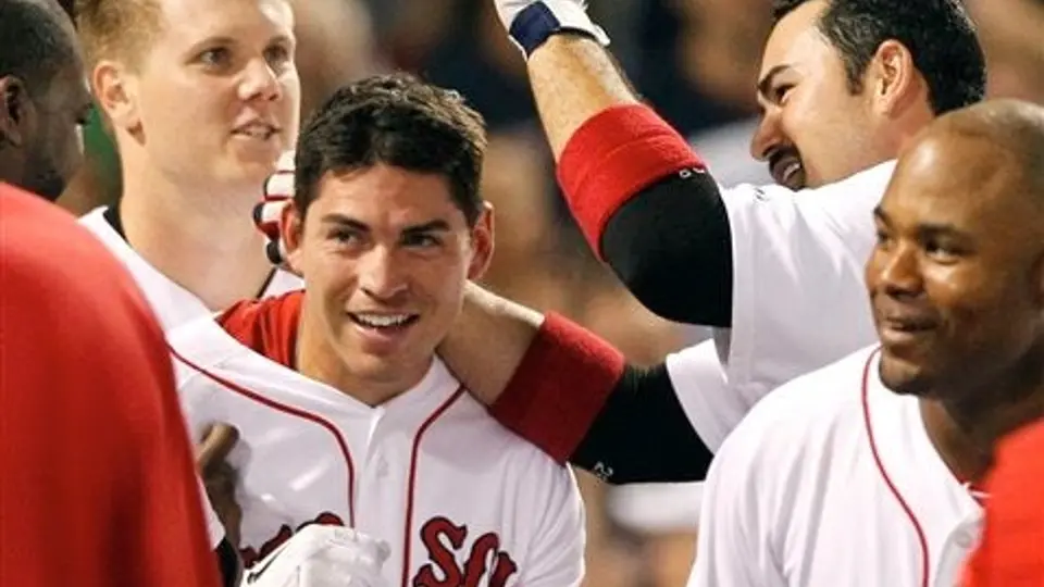 Adrían González conecta dos jonrones en la victoria de Boston