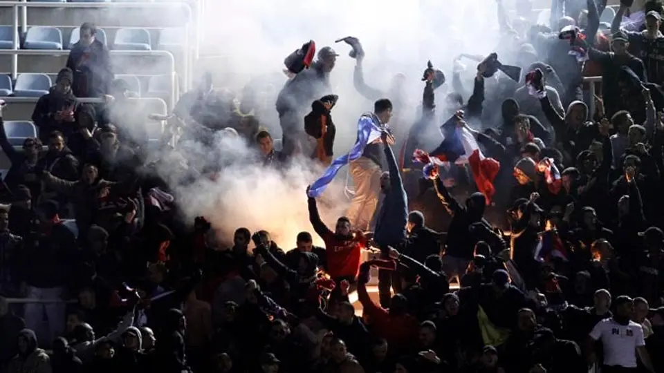 Aficionados del PSG, detenidos por agresión