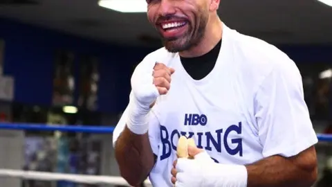 Se eliminarán Angulo y Martyrosyan por pelear con Canelo
