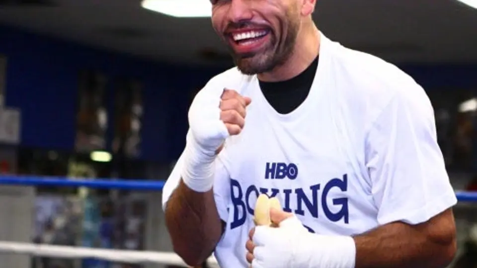 Se eliminarán Angulo y Martyrosyan por pelear con Canelo