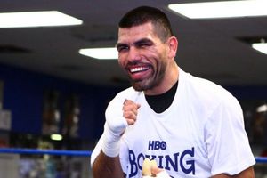 Se eliminarán Angulo y Martyrosyan por pelear con Canelo